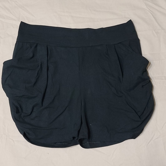 Pants - Pull On Black Shorts With Pockets